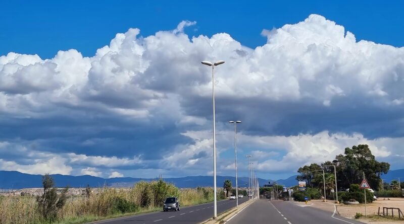 Nuvoloni su viale Poetto – foto di Claudia Contu